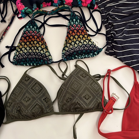 Bundle of 10 bathing suit pieces. Size small. American Eagle, Gap - Picture 5 of 7